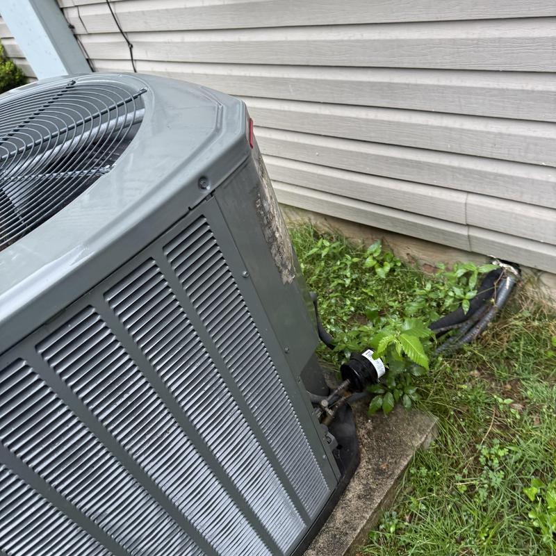 Split heat pump outdoor unit with clean coils Split heat pump outdoor unit with clean coils