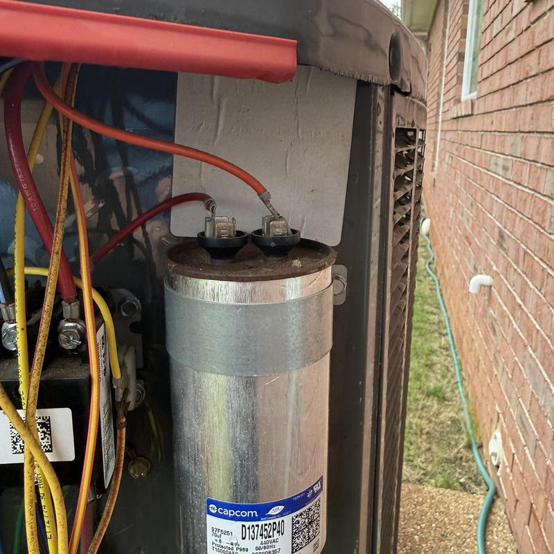 HVAC capacitor with wiring and metal housing HVAC capacitor with wiring and metal housing