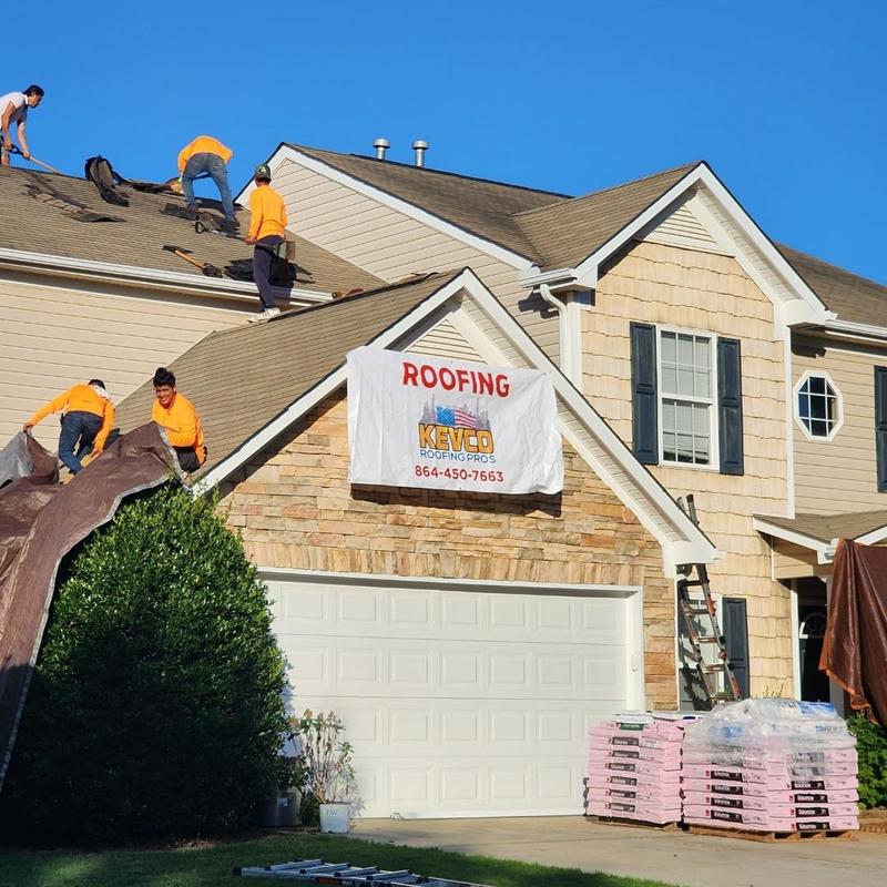 Owens Corning Onyx Black shingle installation on roof