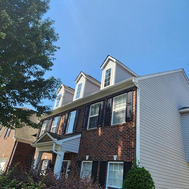 Architectural Owens Corning roof on brick townhouse