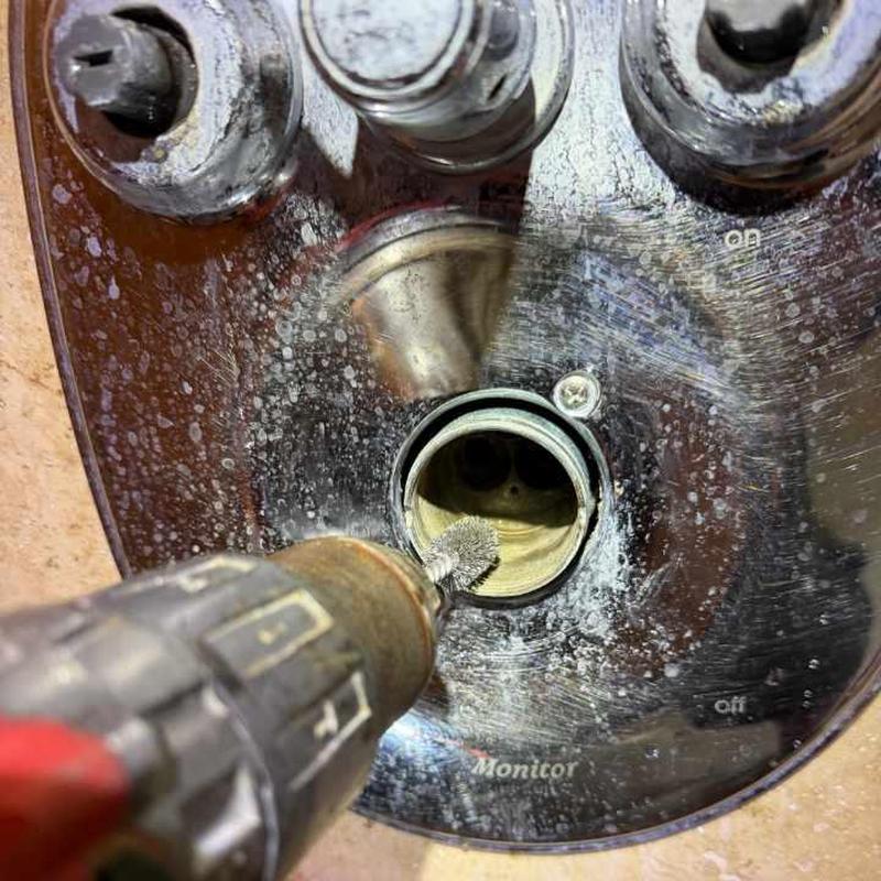 Delta shower stem cleaning in valve housing
