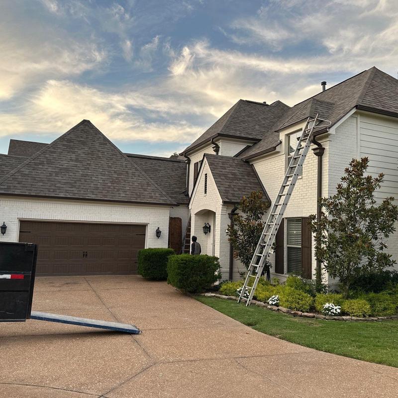 Owens Corning Oakridge asphalt roof installation on home Owens Corning Oakridge asphalt roof installation on home