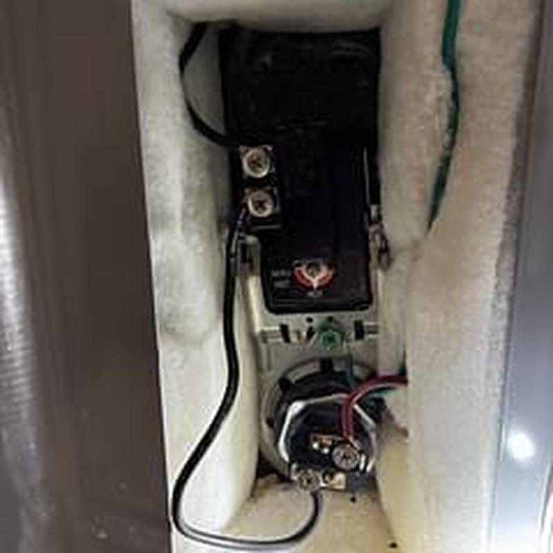 Water heater elements and thermostats with wiring Water heater elements and thermostats with wiring