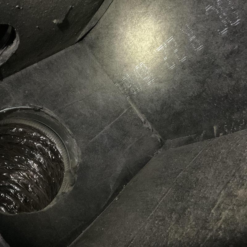 Return plenum with duct connection and insulation Return plenum with duct connection and insulation