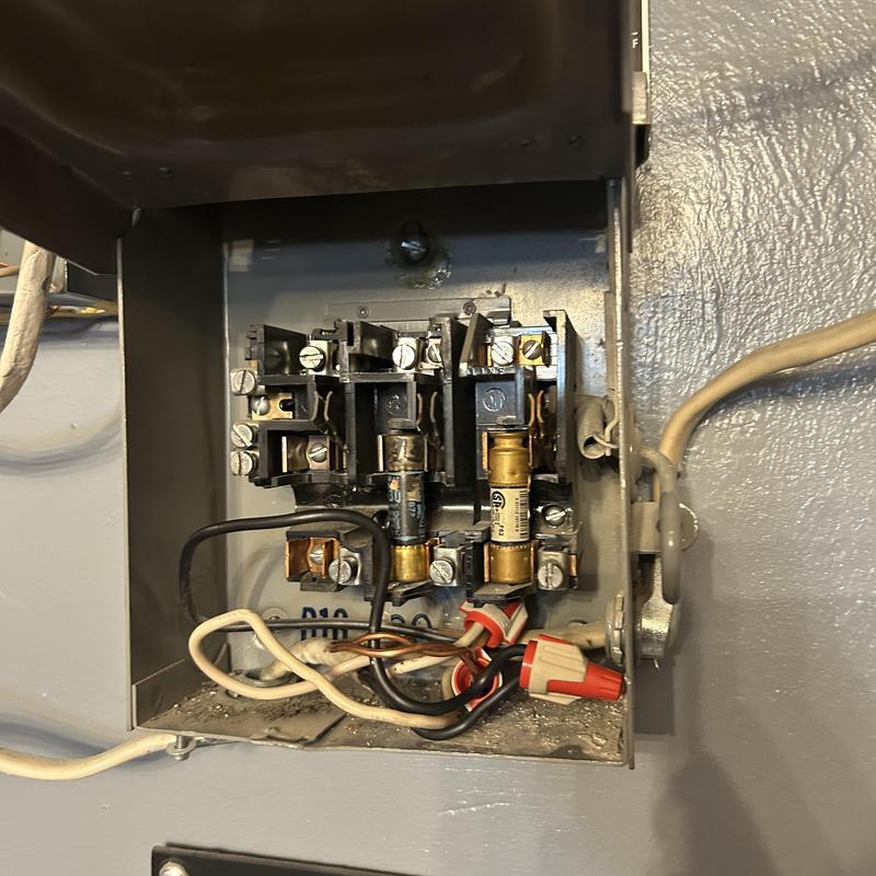 Water heater disconnect box with wiring and fuses