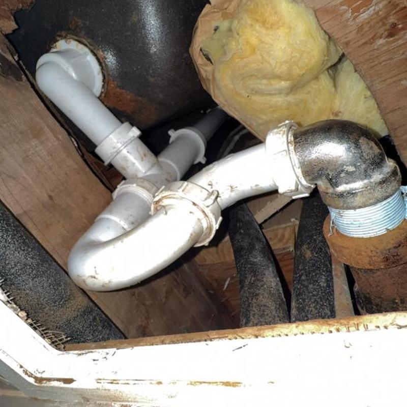 Tub shoe plumbing with PVC and metal pipe connections
