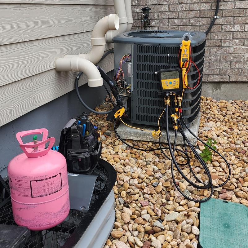 Goodman GSX13 air conditioner with gauges and refrigerant tank