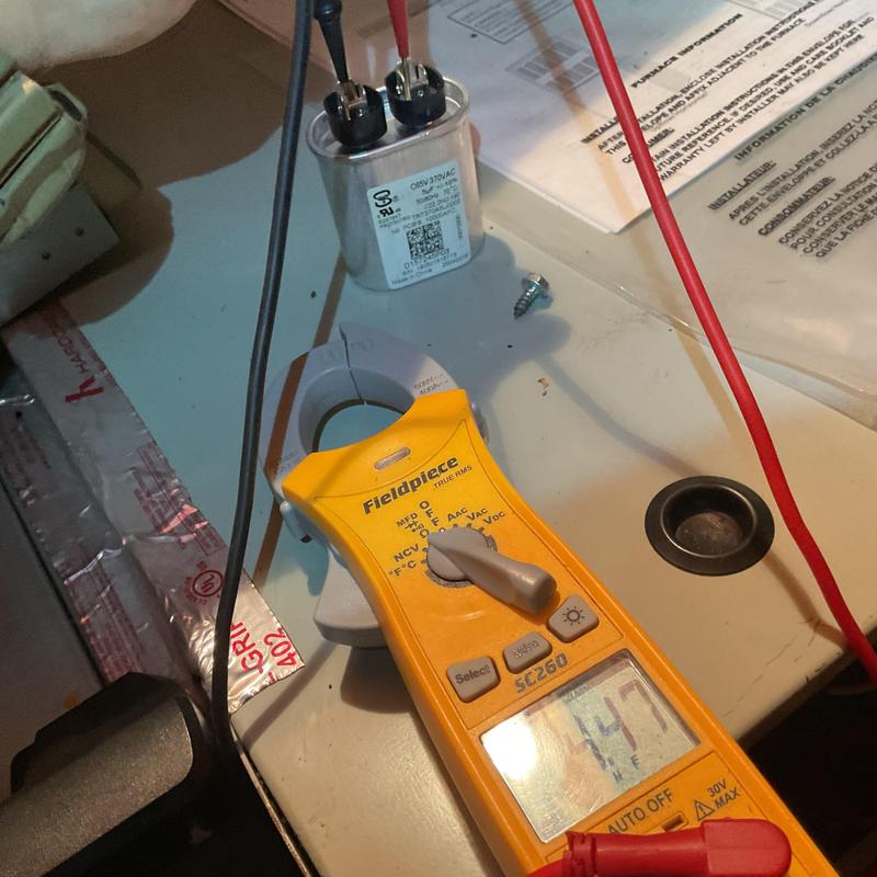 Blower motor capacitor testing with clamp meter Blower motor capacitor testing with clamp meter