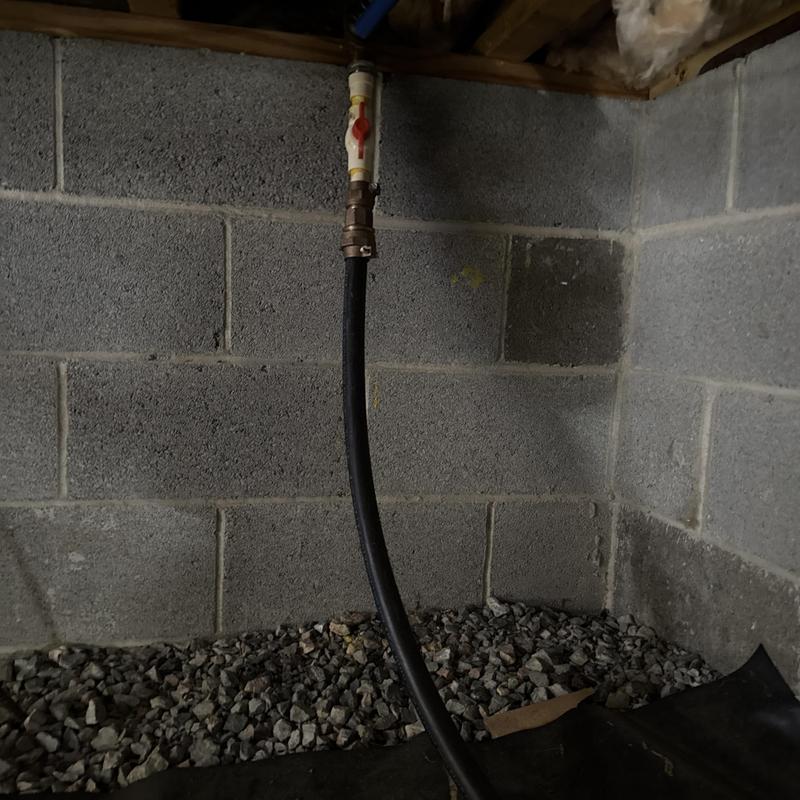 Single canister water filter with relocated main line Single canister water filter with relocated main line