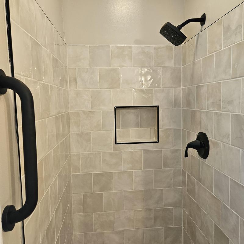 Shower tile walls with built-in niche and matte black fixtures Shower tile walls with built-in niche and matte black fixtures