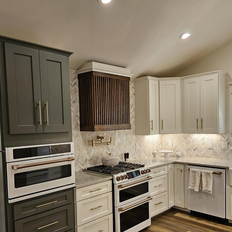 Kitchen cabinetry and appliances with custom range hood Kitchen cabinetry and appliances with custom range hood
