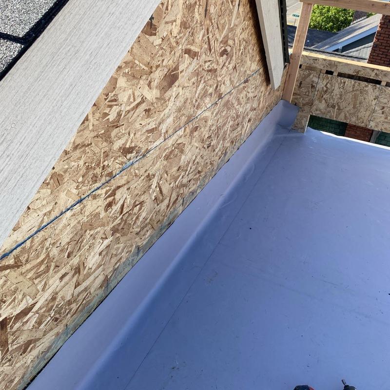 Flat roof membrane and wall flashing installation Flat roof membrane and wall flashing installation