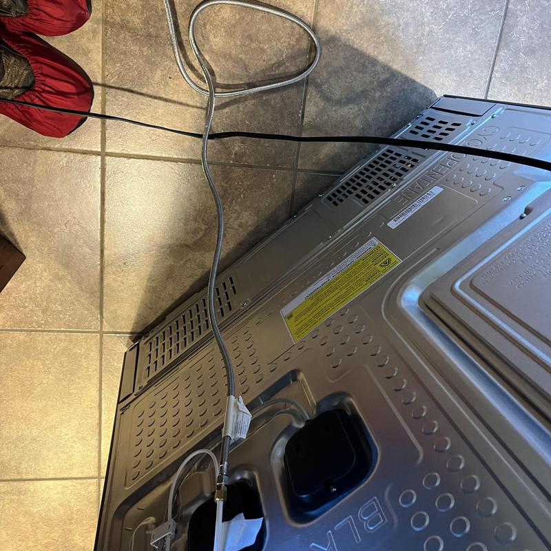 Refrigerator ice maker braided supply line connection