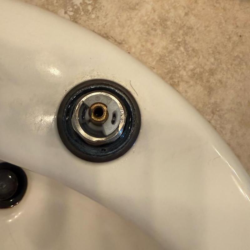 Master bathroom faucet cartridge valve without handle Master bathroom faucet cartridge valve without handle