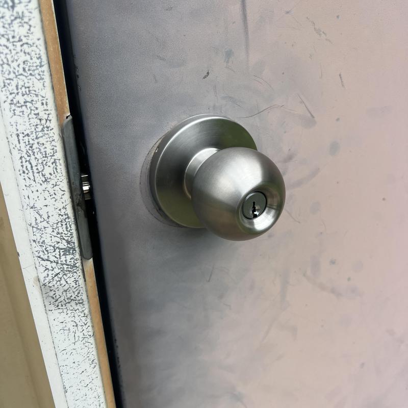 Commercial door knob with new Kwikset key cylinder