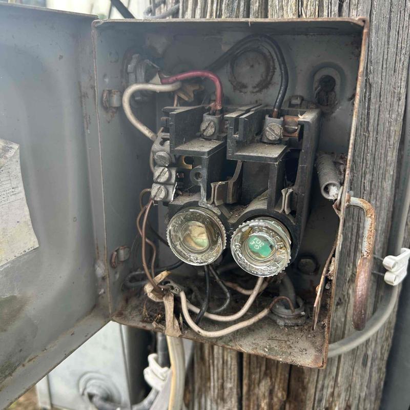 Underground meter fuse connection with exposed wiring