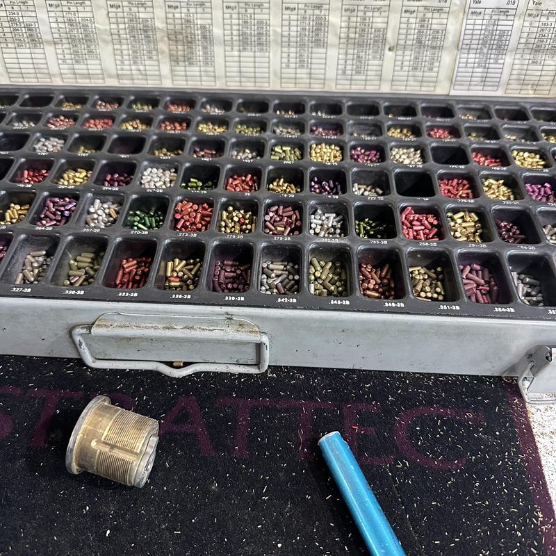 Lock pins assortment tray with cylinder and key tool
