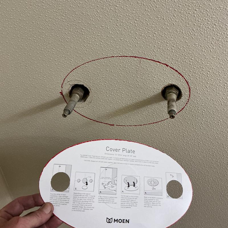 Tub shower valve installation cover plate alignment