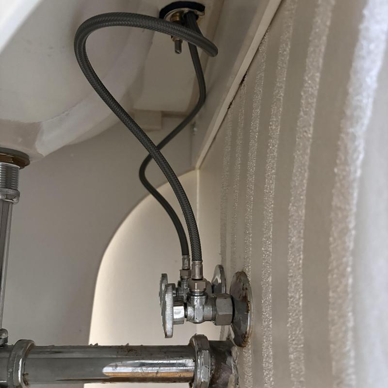 Bathroom sink water supply valve with braided hoses
