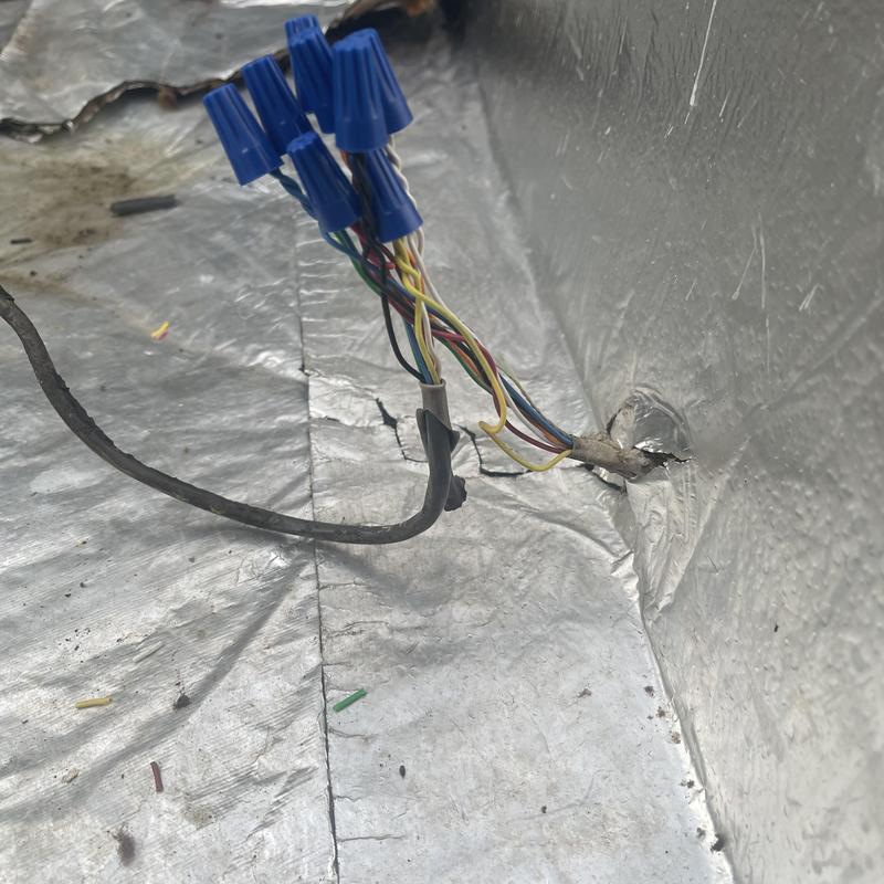 Thermostat wiring on rooftop unit with wire connectors Thermostat wiring on rooftop unit with wire connectors