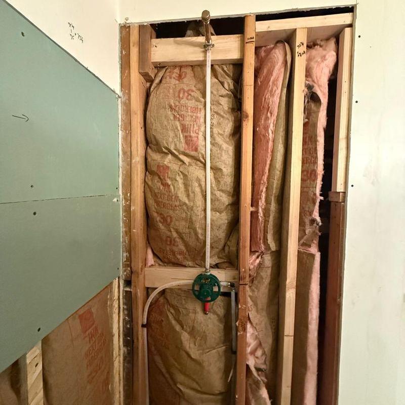 Tub shower valve with PEX lines in wall cavity