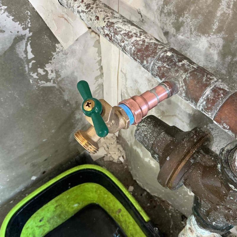 Copper hose bibb with threaded adapter installation Copper hose bibb with threaded adapter installation