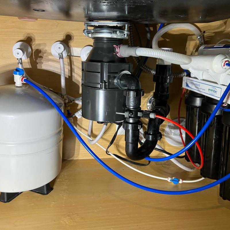 Reverse osmosis system and garbage disposal plumbing installation Reverse osmosis system and garbage disposal plumbing installation