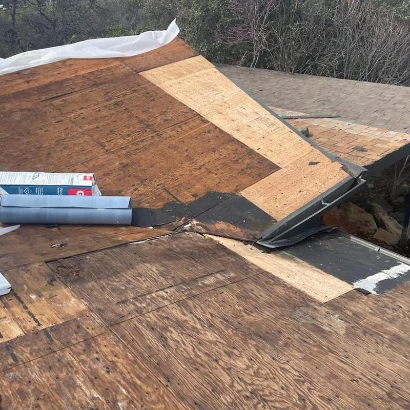 Asphalt shingle roof plywood decking replacement