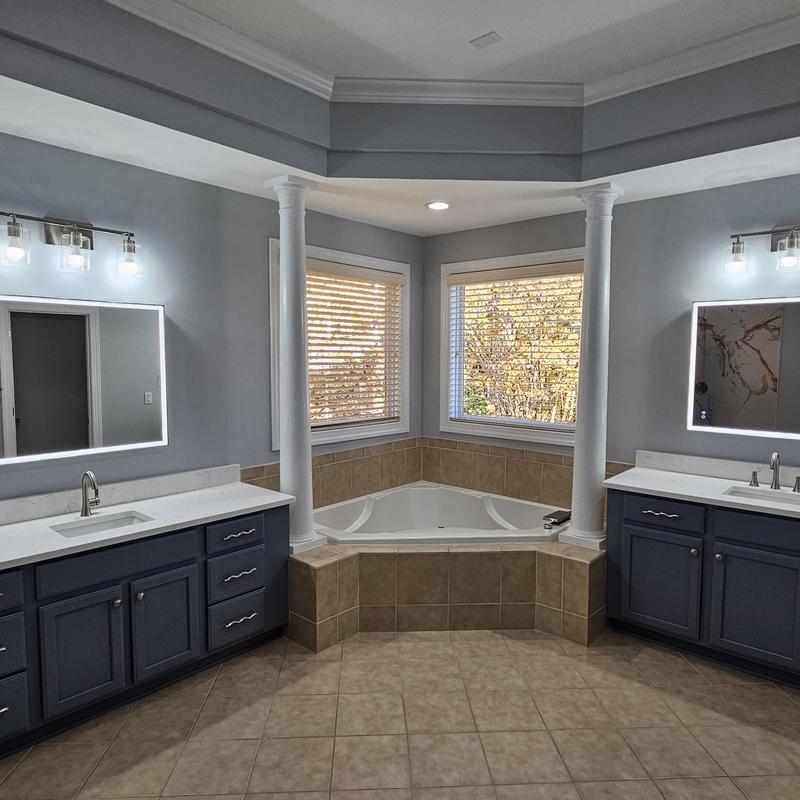 Corner soaking tub with dual vanities and lighting Corner soaking tub with dual vanities and lighting