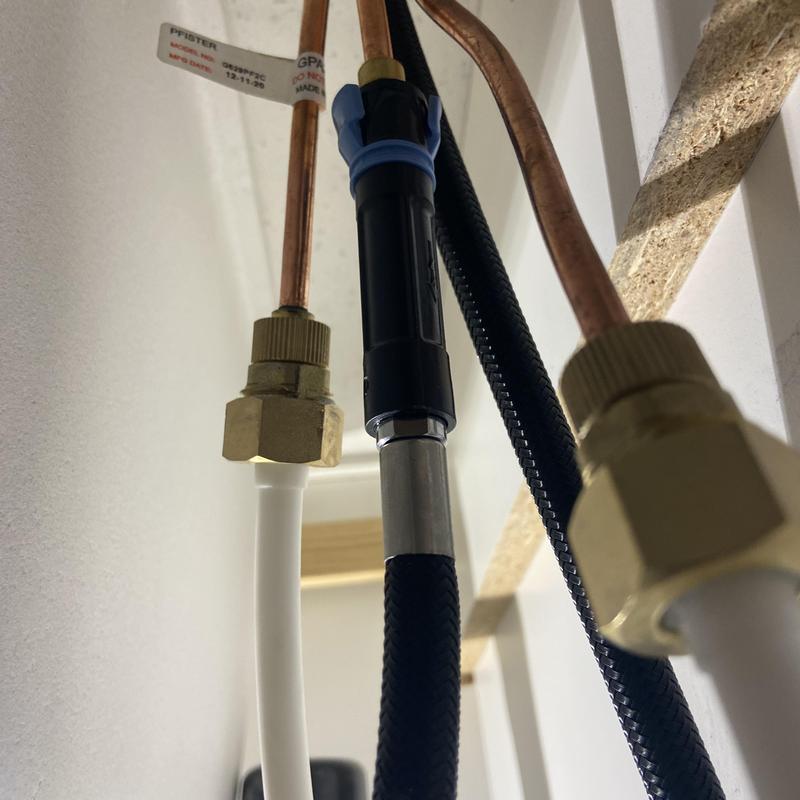 Kitchen sink faucet water supply lines and connectors Kitchen sink faucet water supply lines and connectors