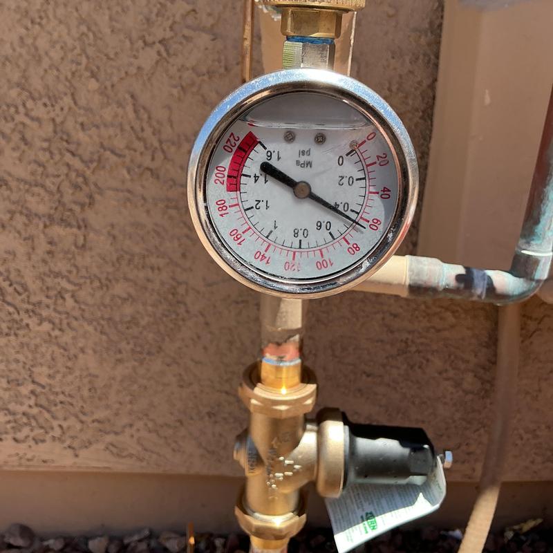 Pressure regulator valve with pressure gauge and vacuum breaker