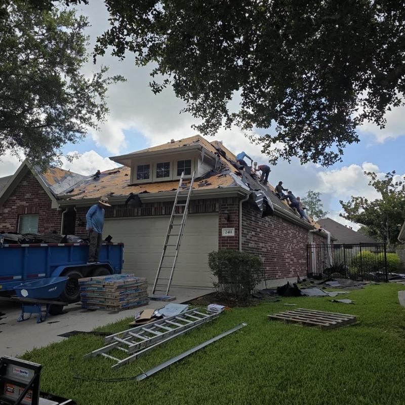 CertainTeed Landmark shingles installation on residential roof
