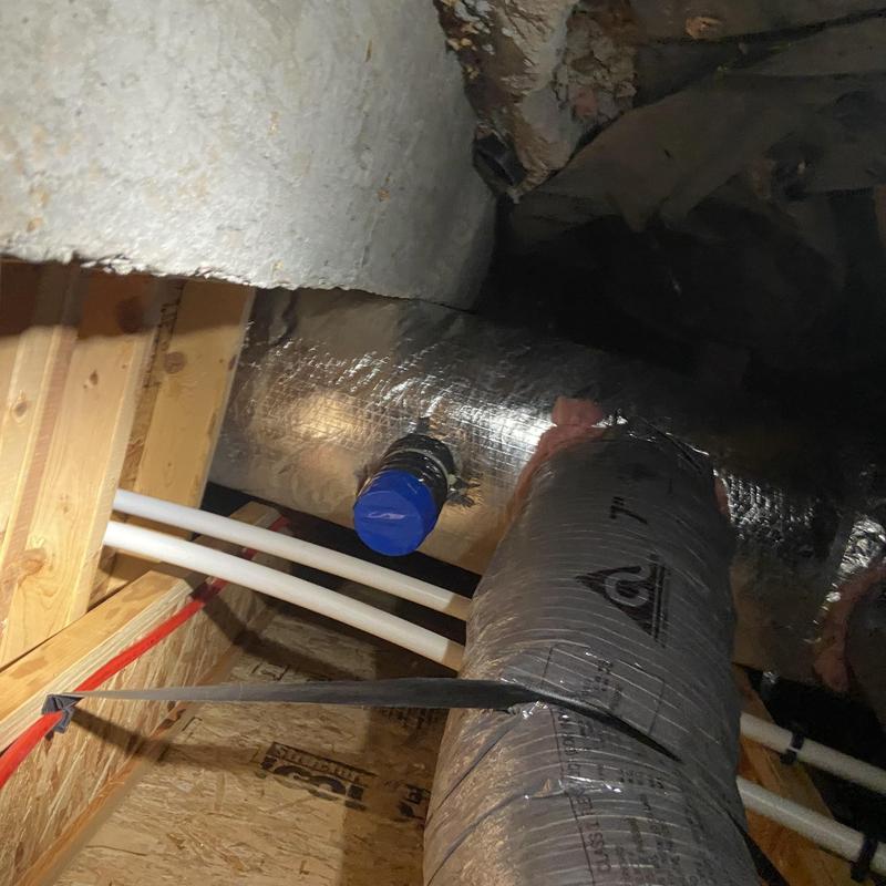 Ductwork installation with insulated flex duct and fittings Ductwork installation with insulated flex duct and fittings