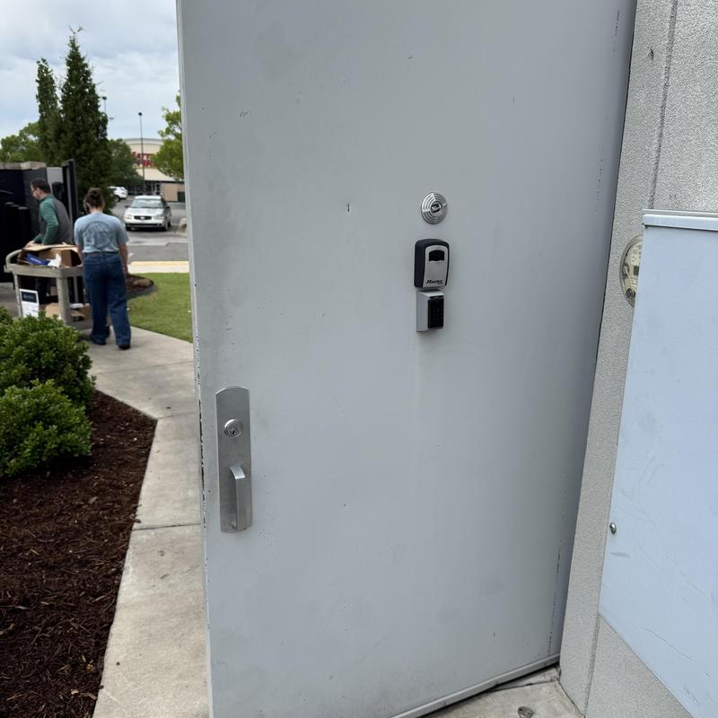 Restaurant delivery door with damaged hinges and frame issues