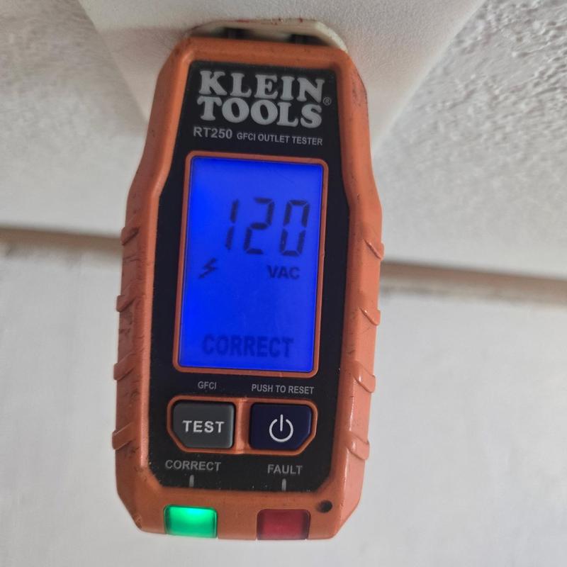 GFCI outlet tester showing 120 VAC correct reading GFCI outlet tester showing 120 VAC correct reading