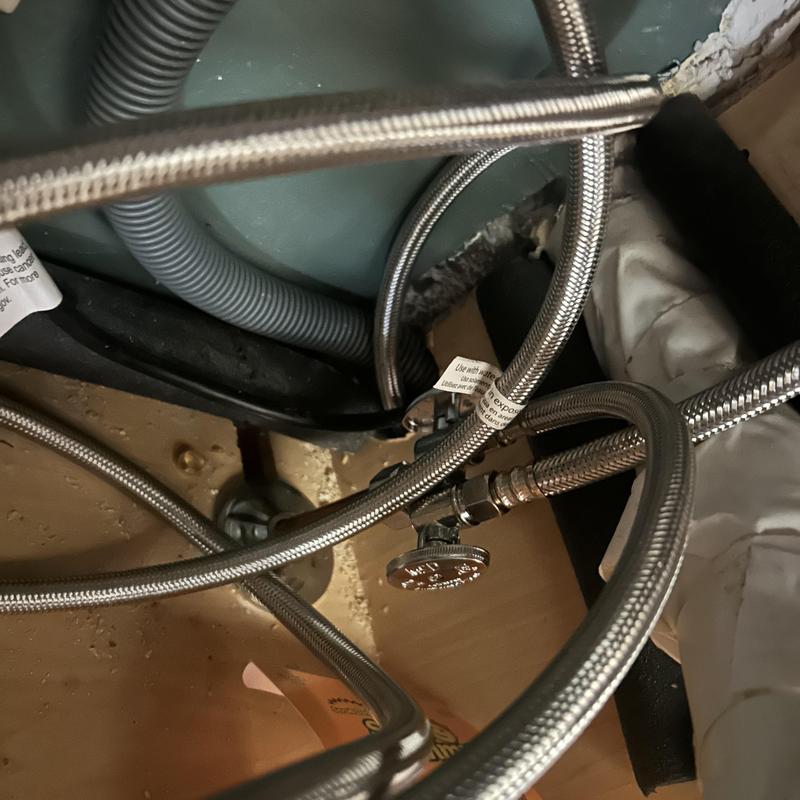 Icemaker water supply line with shutoff valve and fittings Icemaker water supply line with shutoff valve and fittings