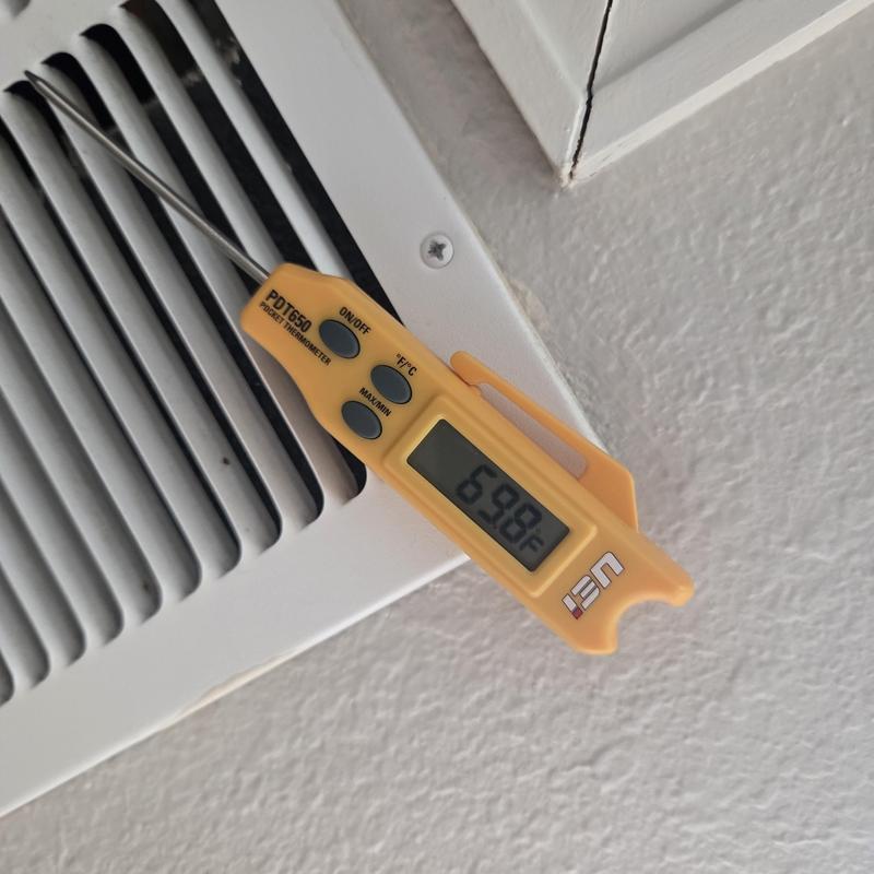 MagicPack vent temperature probe on vent grille MagicPack vent temperature probe on vent grille