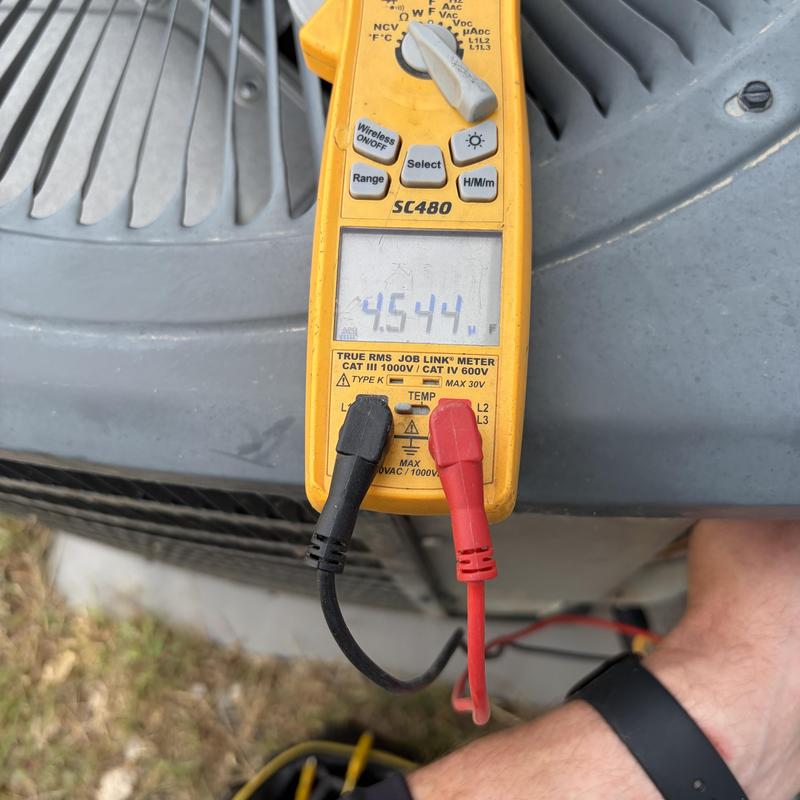 AC run capacitor voltage reading with multimeter AC run capacitor voltage reading with multimeter