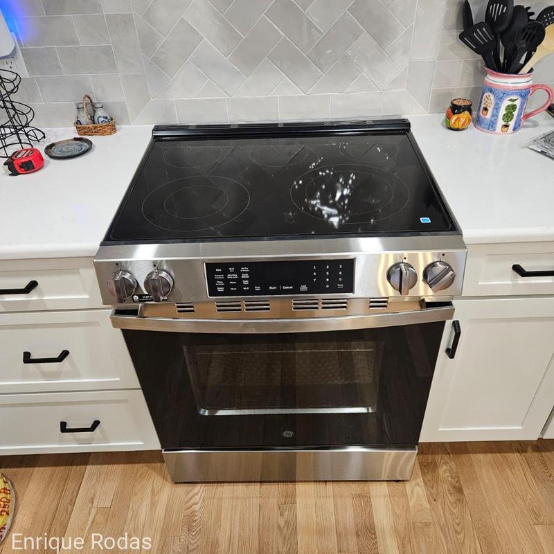 Electric stove with glass cooktop and oven installation Electric stove with glass cooktop and oven installation