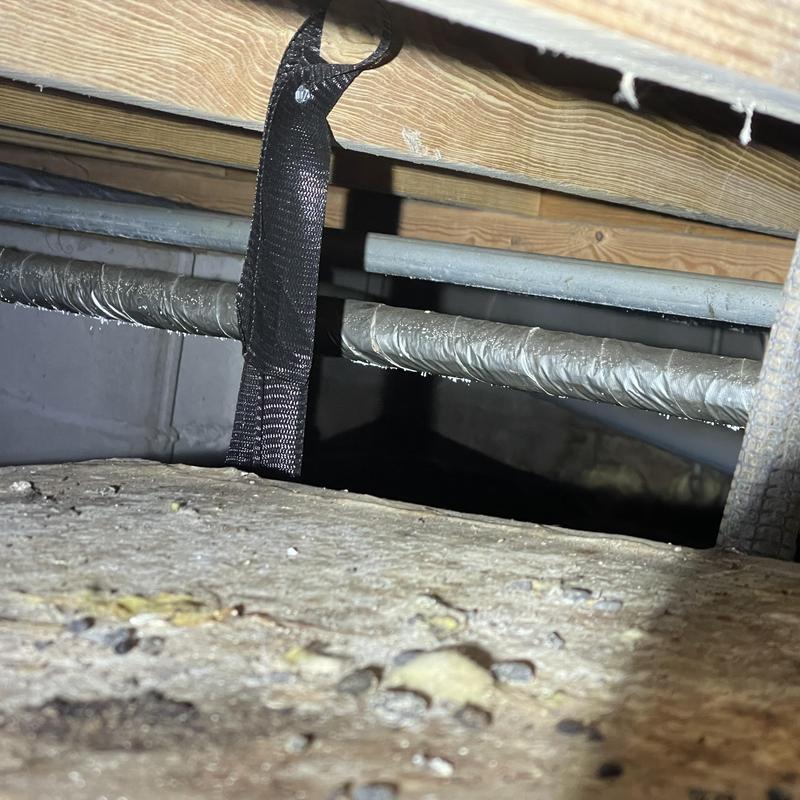 Crawl space pipes with high humidity and moisture buildup