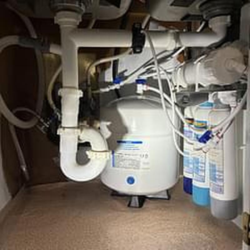 Reverse osmosis water filtration system under sink Reverse osmosis water filtration system under sink