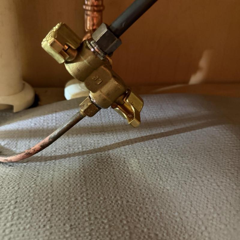 Quarter turn shut off valve with copper tubing installation