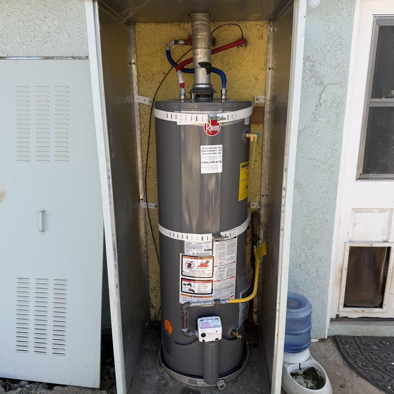 Rheem 40-gallon water heater installation in enclosure