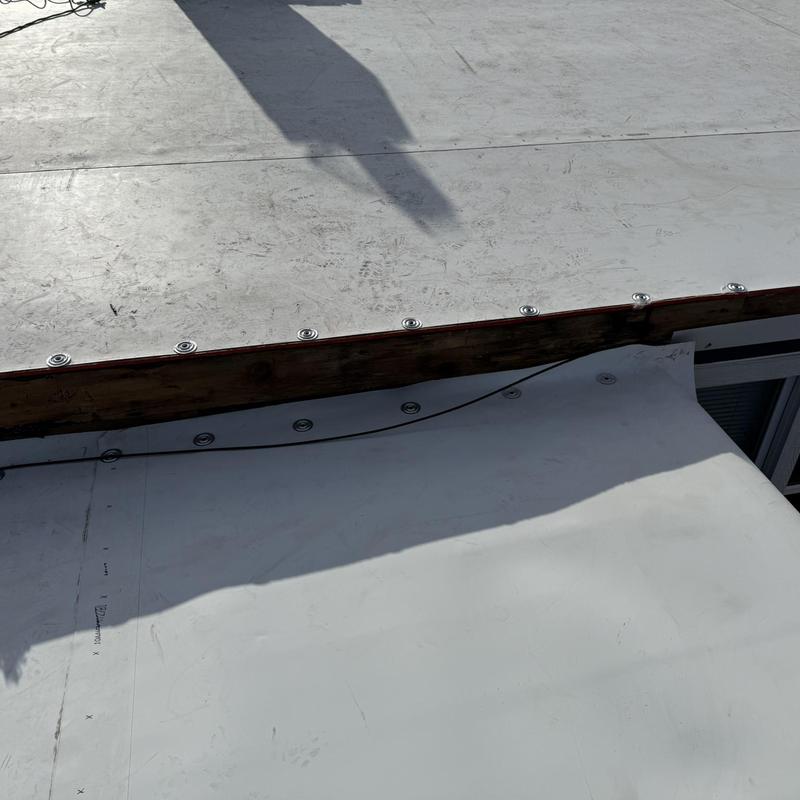 Carlisle Sure-Weld Reinforced TPO roof installation detail Carlisle Sure-Weld Reinforced TPO roof installation detail