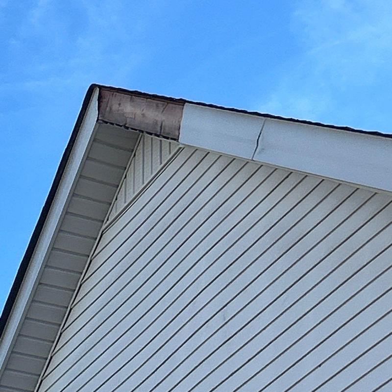 Gutter system with cracked corner section on roof edge