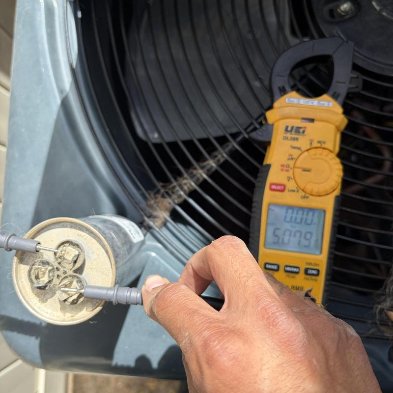 Air conditioner capacitor testing with clamp meter during maintenance Air conditioner capacitor testing with clamp meter during maintenance