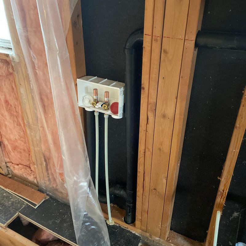 Laundry box outlet box with copper valves and risers Laundry box outlet box with copper valves and risers