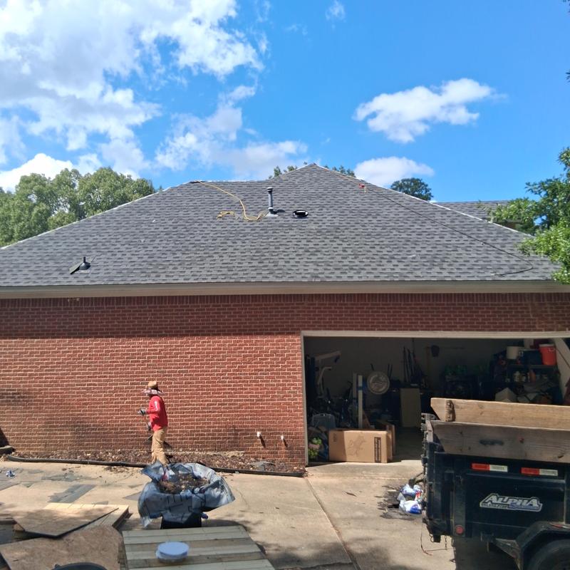 Roof shingles replacement on residential home in Mississippi