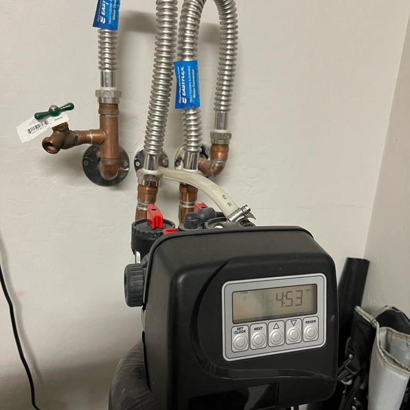 Water softener control valve with copper piping connections Water softener control valve with copper piping connections