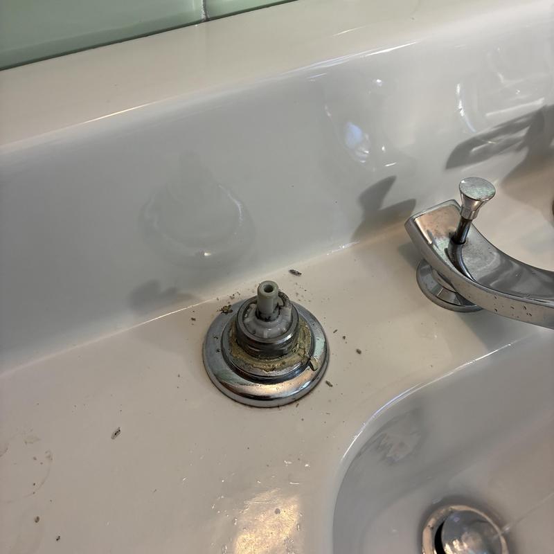 Basin faucet without handle during gasket replacement